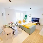 Warm&bright 1br Flat With Terrace And Parking Apartamento