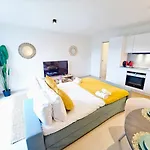 Apartamento Warm&bright 1br Flat With Terrace And Parking *