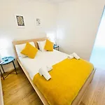 Apartamento Warm&bright 1br Flat With Terrace And Parking *
