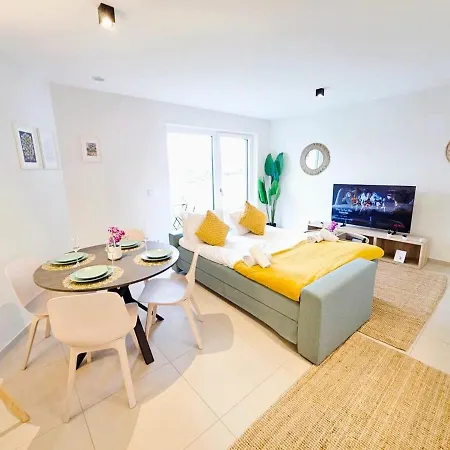 Warm&bright 1br Flat With Terrace And Parking 公寓