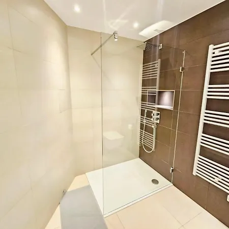 Appartement Warm&bright 1br Flat With Terrace And Parking
